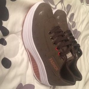 NWOT- Coffee-brown wedges